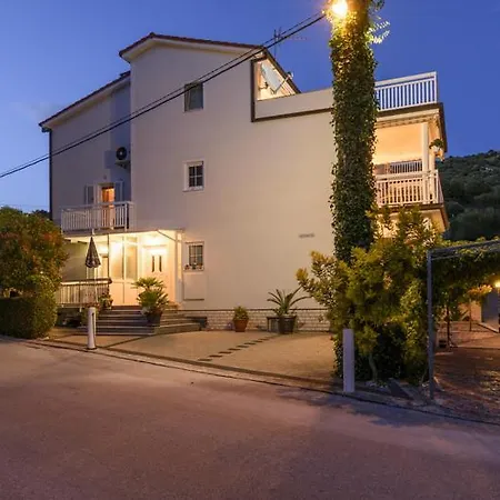 Luka - Trogir, 150m From The * مارينا