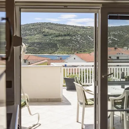 Luka - Trogir, 150m From The Marina