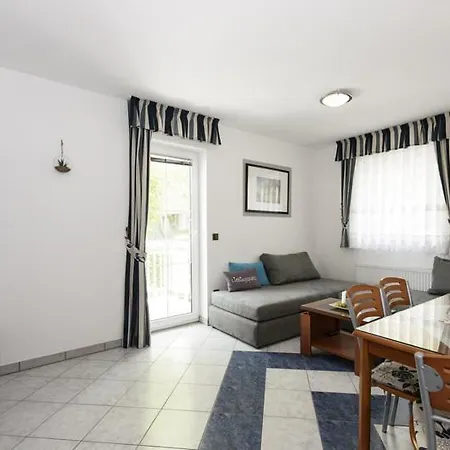 Luka - Trogir, 150m From The Marina